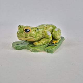 Animal Sculpture - Spotted Green Frog on Lilypad