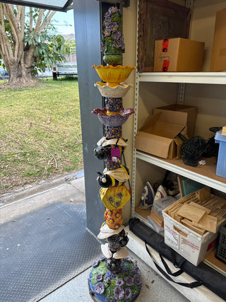Totem pole - Bees and Flowers